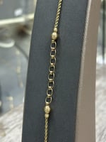 اسوارة ذهب عيار 18 مجدولة ودوائر مصممة بفخامة مثير...