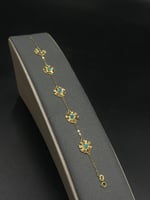 اسوارة ذهب عيار 21 تصميم رموش ملونة بجاذبية دائمة