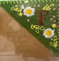 علامة مرجعية لزاوية الكتاب، تطريز يدوي