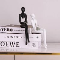 تمثال شخصية مفكر