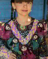 جلابية ملونة من قطعتين مع ثوب نشل مبتكر مزين بدمى...