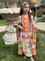 بدلة انيقة من قطعتين من الجاكار الهندي مزينة بدمى...