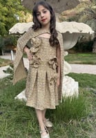 فستان انيق من قطعتين من التويد الذهبي مزين بورد ان...