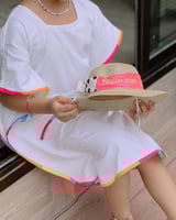 قبعة صيفية انيقة وتفاصيل رائعة مزينة بشعار البراند