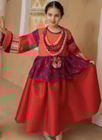 جلابية بناتي بألوان متناغمة شعبية مع اكسسوار شعر