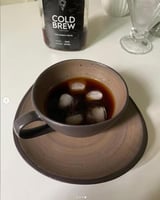 كوب من الاحجار البركانية