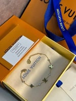 اسواره ماركة LOUIS VUITTON مع ملحقاتها