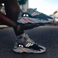 شوز اديداس ايزي 700