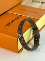 اسواره ماركة LOUIS VUITTON مع ملحقاتها