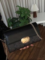 شنطة نسائية ماركة كاوتش ا COACH ا مع ملحقاتها