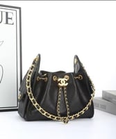 شنطة نسائية ماركة شانيل ا CHANEL ا مع ملحقاتها