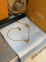 اسواره ماركة LOUIS VUITTON مع ملحقاتها