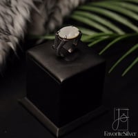 خاتم فضة ملكي منقوش