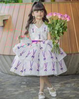 فستان ابيض بتطريز لافندر راقي