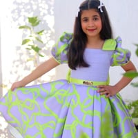 فستان رولا باللون الموف والفسفوري