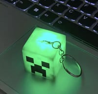 ميدالية ماينكرافت مضيئة Creeper