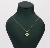 عقد ناعم انيق عيار 18