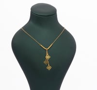 عقد الورد المبروم ناعم عيار 21