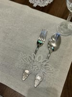 مفرش دانتيل. بقماش لامع