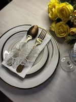 جيب للملعقه والشوكه بدانتيل ذهبي