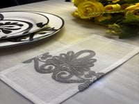 حامل ملاعق دانتيل رمادي