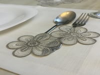 مفرش صحن دانتيل رمادي