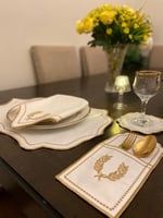 طقم مفارش سفرة طعام بتطريز ذهبي