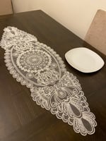 مفرش دانتيل وسط الطاوله