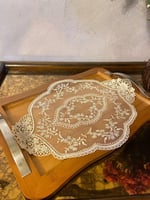 مفرش دانتيل بيج