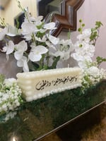 استاند اكريليك مع تنسيق الورد فقط