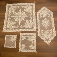 طقم مفارش دانتيل مطرز بالخرز والولو