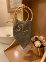 منشفة صغيرة تطريز للمغاسل بعباره حياكم