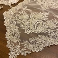 طقم مفارش دانتيل مطرز بالخرز والولو