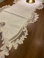 مفرش دانتيل وسط الطاوله