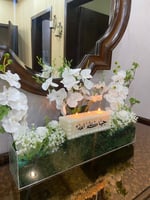 استاند اكريليك مع تنسيق الورد فقط