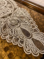 مفرش دانتيل وسط الطاوله