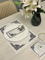 طقم مفرش تطريز لطاوله الطعام