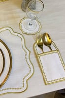 طقم تطريز تحديد ذهبي لطاولات الطعام