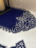 طقم مفارش مخمل كحلي بتطريز فضي