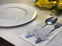 حامل ملاعق دانتيل فضي