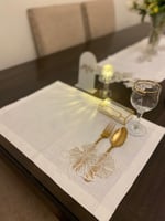 مفرش دانتيل ذهبي انيق