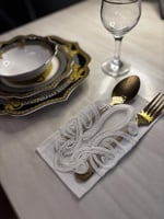 حامل ملاعق بدانتيل مميز