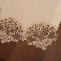 مفرش دانتيل وسط الطاوله