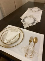 مفرش دانتيل ذهبي