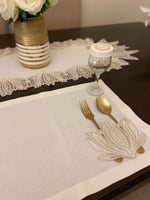 مفرش دانتيل لطاولات الطعام