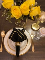 مناديل اسود تحديد ذهبي