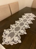 مفرش دانتيل وسط الطاوله