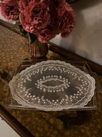 مفرش دانتيل ابيض