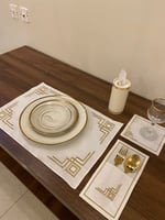 طقم تطريز ذهبي لطاوله الطعام