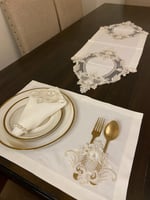 مفرش دانتيل ذهبي